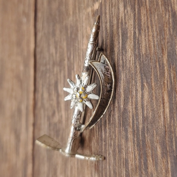 Jewelry - B655 vintage Salzburg alpine hat pin ice pick axe lapel brooch Austria souvenier